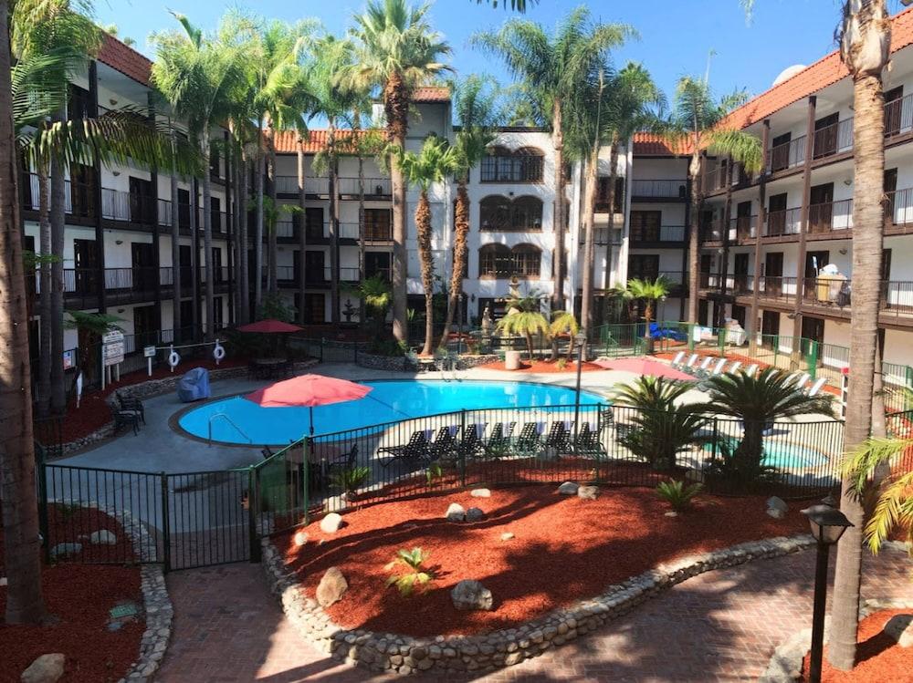 Buena Park Grand Hotel & Suites エクステリア 写真