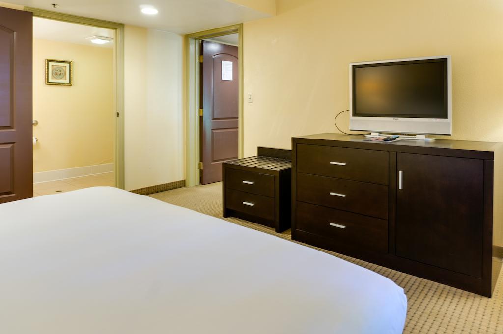 Buena Park Grand Hotel & Suites エクステリア 写真