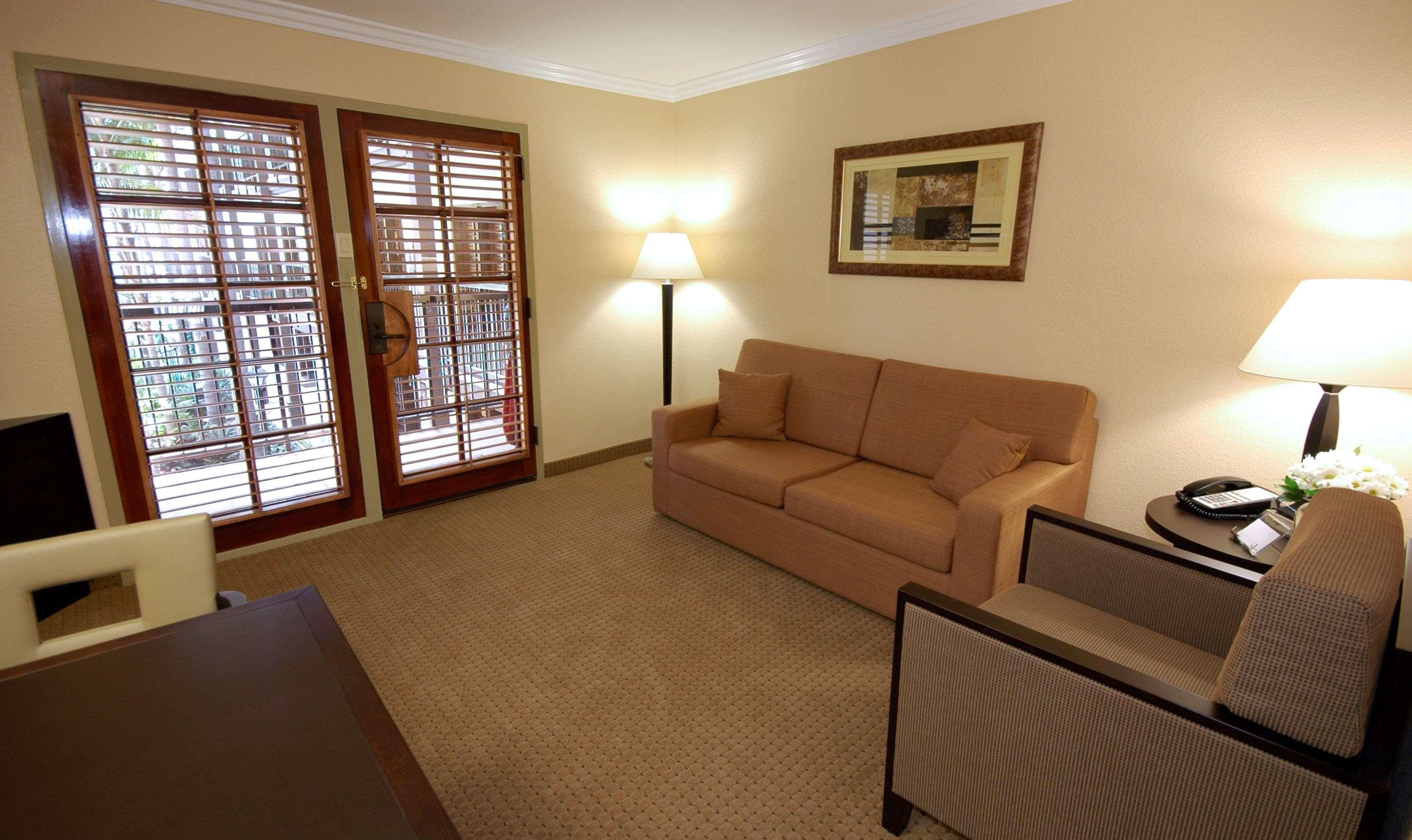 Buena Park Grand Hotel & Suites エクステリア 写真