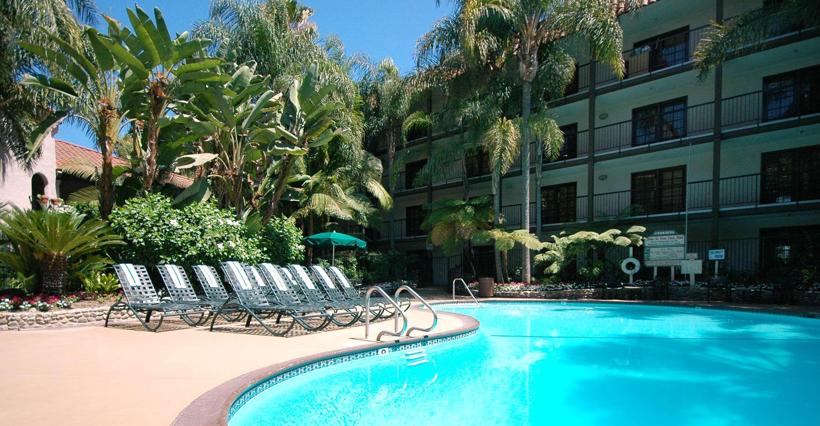Buena Park Grand Hotel & Suites エクステリア 写真